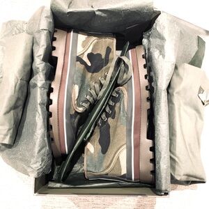 💯 AUTH VALENTINO High Top Sneakers